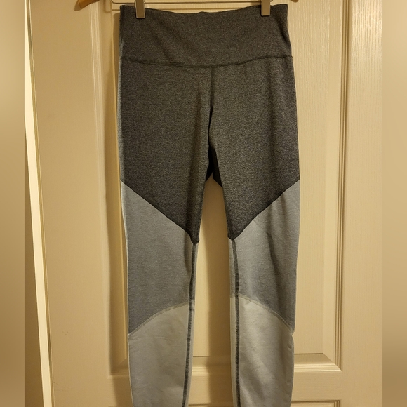 Old Navy Active legging Sz Medium - Picture 1 of 3